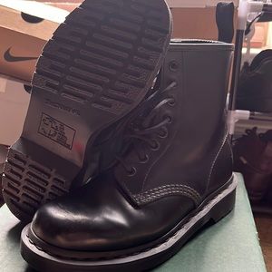 Dr. Martens 1460 Mono Boots